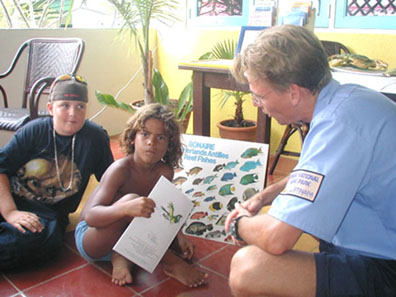 [b]2003 1st Place[/b]

In the Netherlands Antilles, the Bonaire National Marine Park Manager Maarten Schuit teaches children ab
