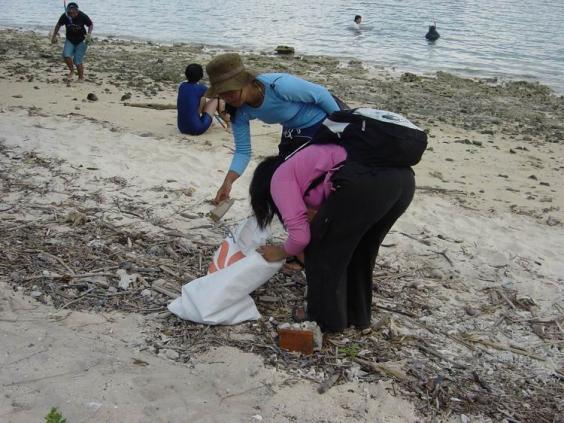 The Biologi Diving Club (Bio-DC) of Udayana University, Indonesia, organized an underwater and beach clean-up at Menjangan Islan