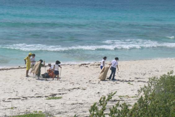 The Parque Nacional Marino Arrecifes de Cozumel in Mexico organized the cleanup of 10 of the park's beaches.