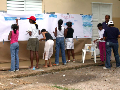 [b]2003 2nd Place[/b]

Children painted a marinelife mural as part of the Environmental Community Festival held at Parque Nacio